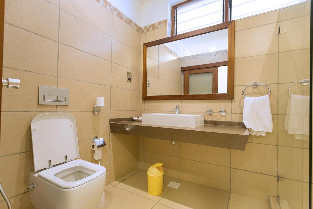 Travellers Beach Hotel image 4